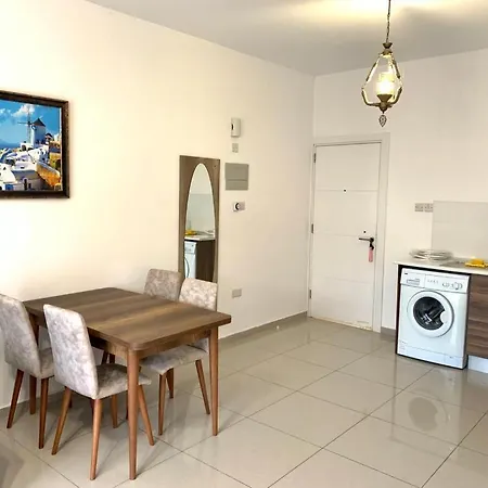 Apartmán Beautiful & Quiet Two-bedroom With Private Garden Lukomorye C1