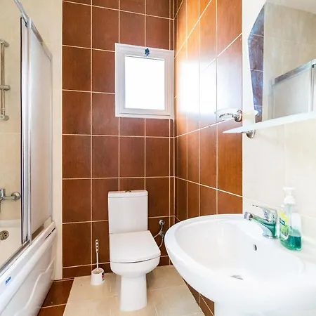 Beautiful & Quiet Two-bedroom With Private Garden Lukomorye C1