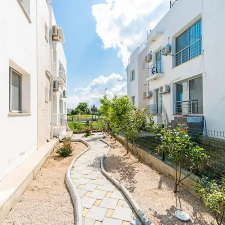 Apartman Beautiful & Quiet Two-bedroom With Private Garden Lukomorye C1 *