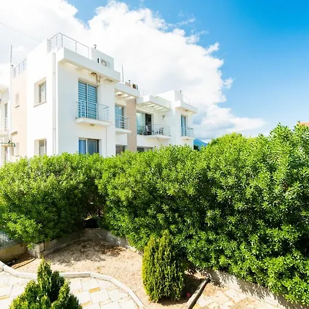 Apartment Beautiful & Quiet Two-bedroom With Private Garden Lukomorye C1 *