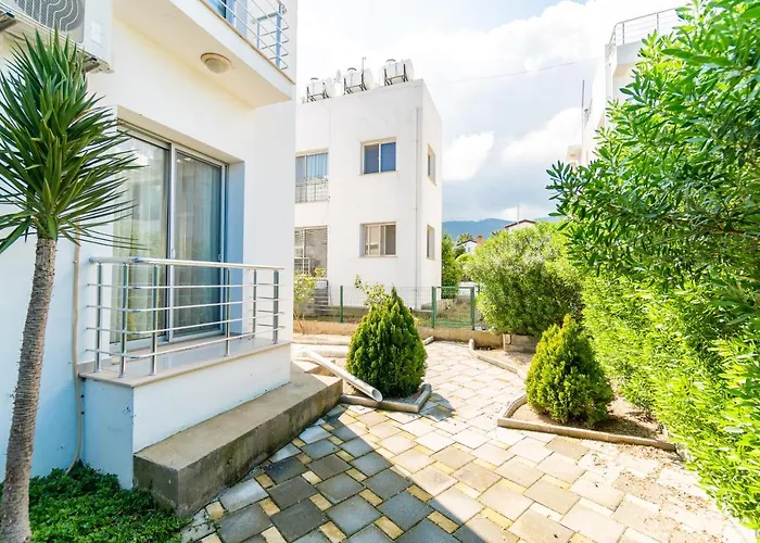 Beautiful & Quiet Two-bedroom With Private Garden Lukomorye C1 * キレニア