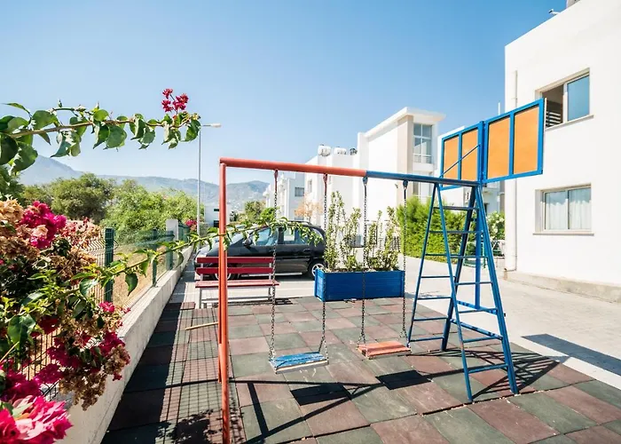 Beautiful & Quiet Two-bedroom With Private Garden Lukomorye C1 *