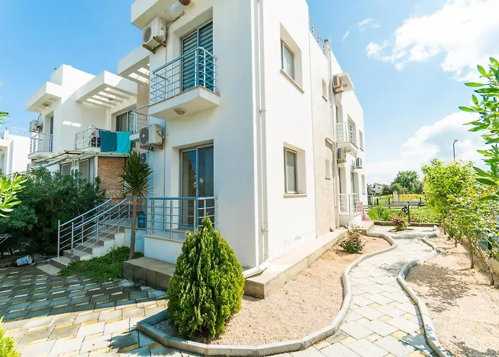 Beautiful & Quiet Two-bedroom With Private Garden Lukomorye C1 キレニア