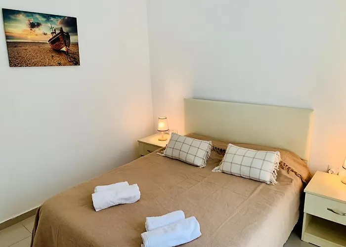 Beautiful & Quiet Two-bedroom With Private Garden Lukomorye C1 * キレニア